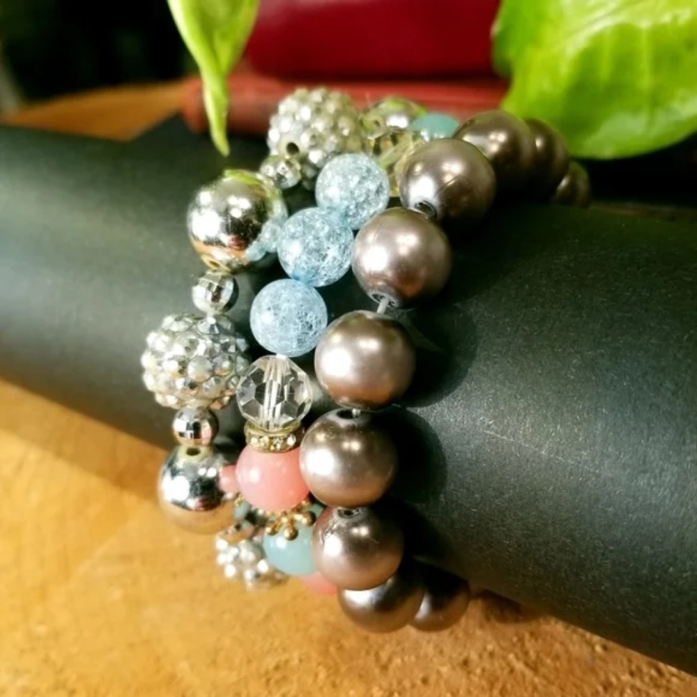 { ❤️ $5 } Set of 3 Beaded Stretch Bracelets
